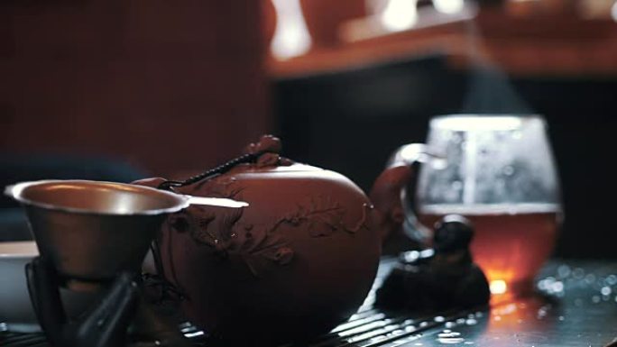 茶几上的中国传统茶道，特写，低调