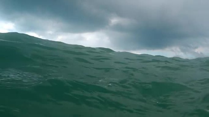 泰国奈哈恩海滩上的波浪