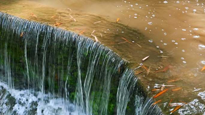 乡村印象山涧瀑布流水实拍视频