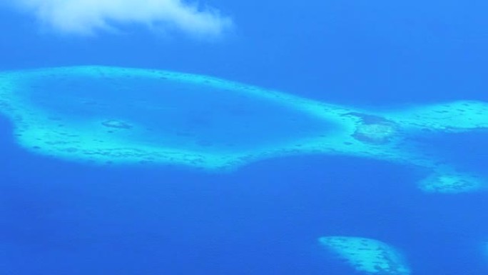 马尔代夫群岛从飞机鸟瞰图，旅游度假目的地天堂景观4k