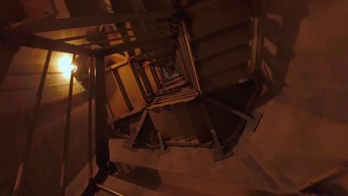 垃圾黑暗工业螺旋楼梯
