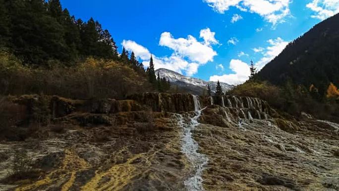 中国四川黄龙山自然钙化池