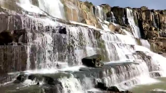 庞穆尔瀑布。越南大叻