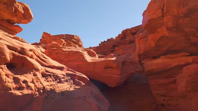 埃及峡谷的彩色沙漠石层