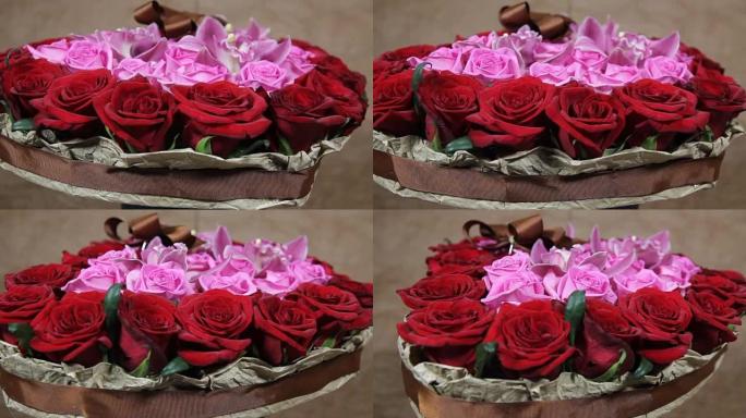 红玫瑰和兰花花束