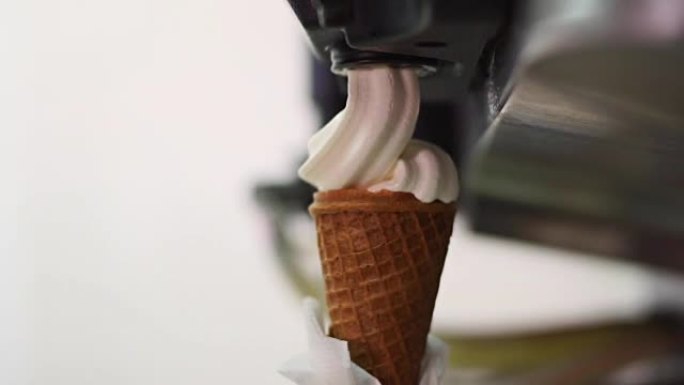 用于烹饪制作美味冰淇淋的冰淇淋机