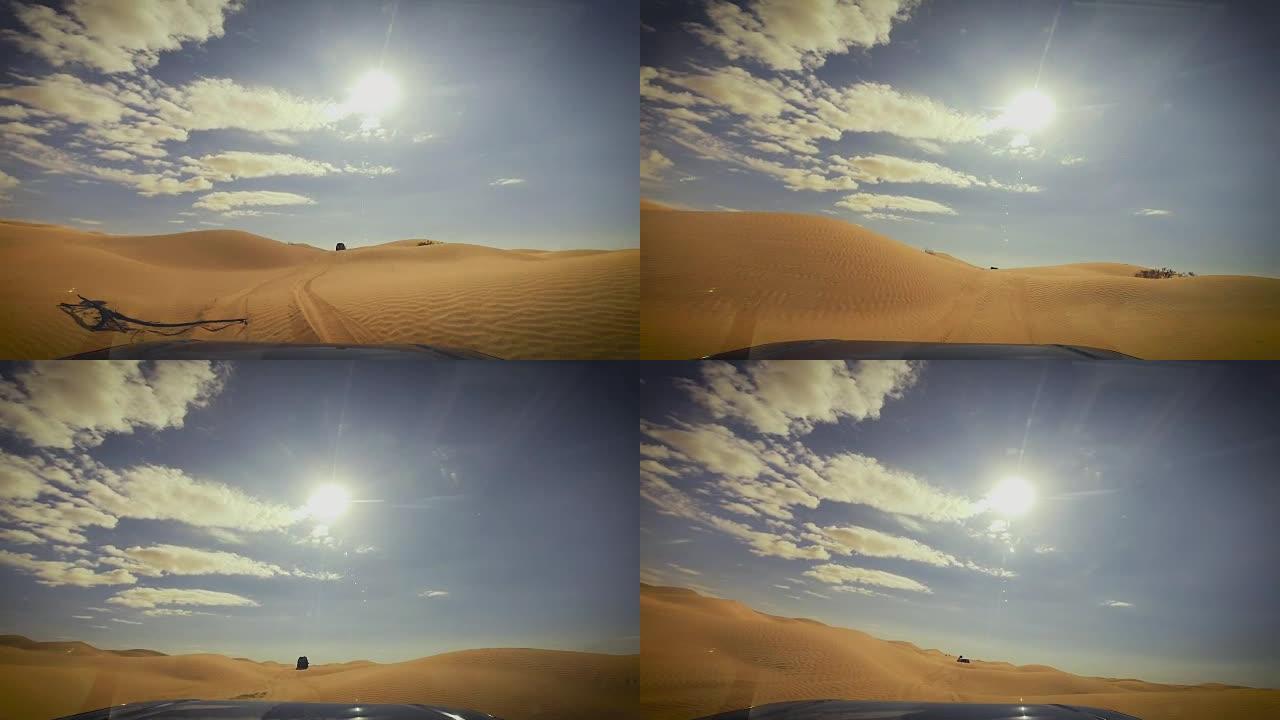 在撒哈拉沙漠驾驶越野车