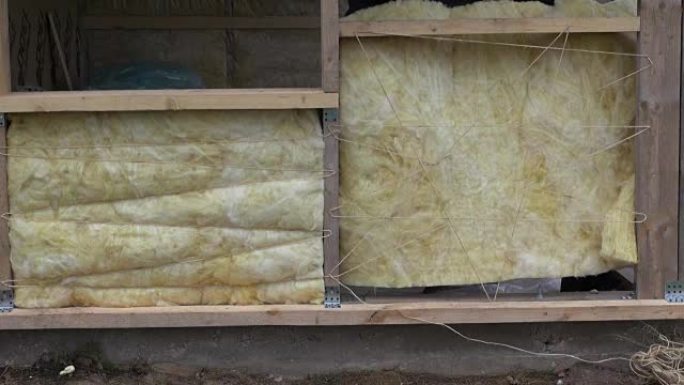 岩棉材料工人保温房屋框架