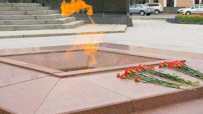 白俄罗斯明斯克胜利广场上的永恒火焰 -- 慢动作60 fps