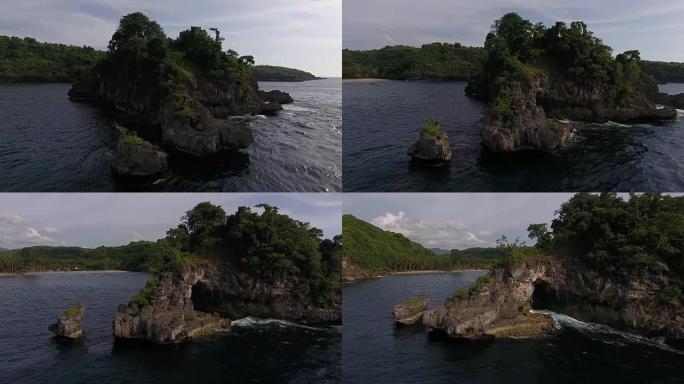 水晶湾海滩岩石洞穴的空中拍摄