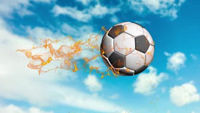 足球在多云的天空背景下飞行