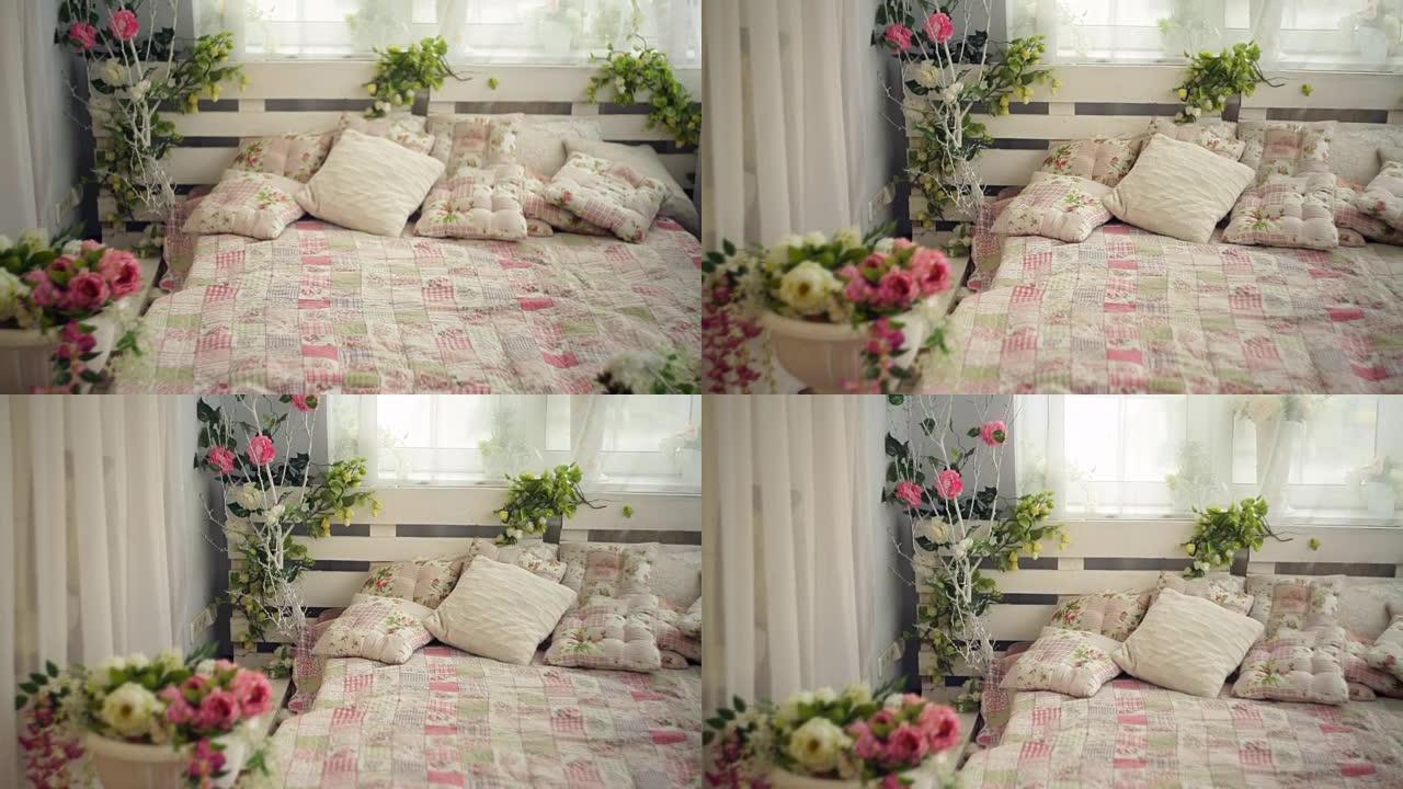 卧室里的床有乡村风格的花