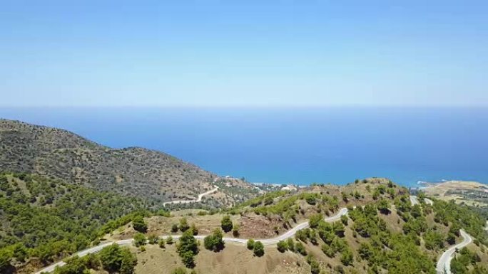 风景。山脉和大海。塞浦路斯岛。雪松谷。