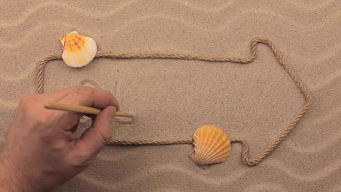 用绳子制成的指针在沙子上手写的迪拜铭文
