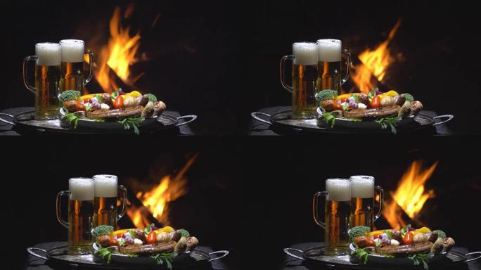 火的背景上的两杯啤酒