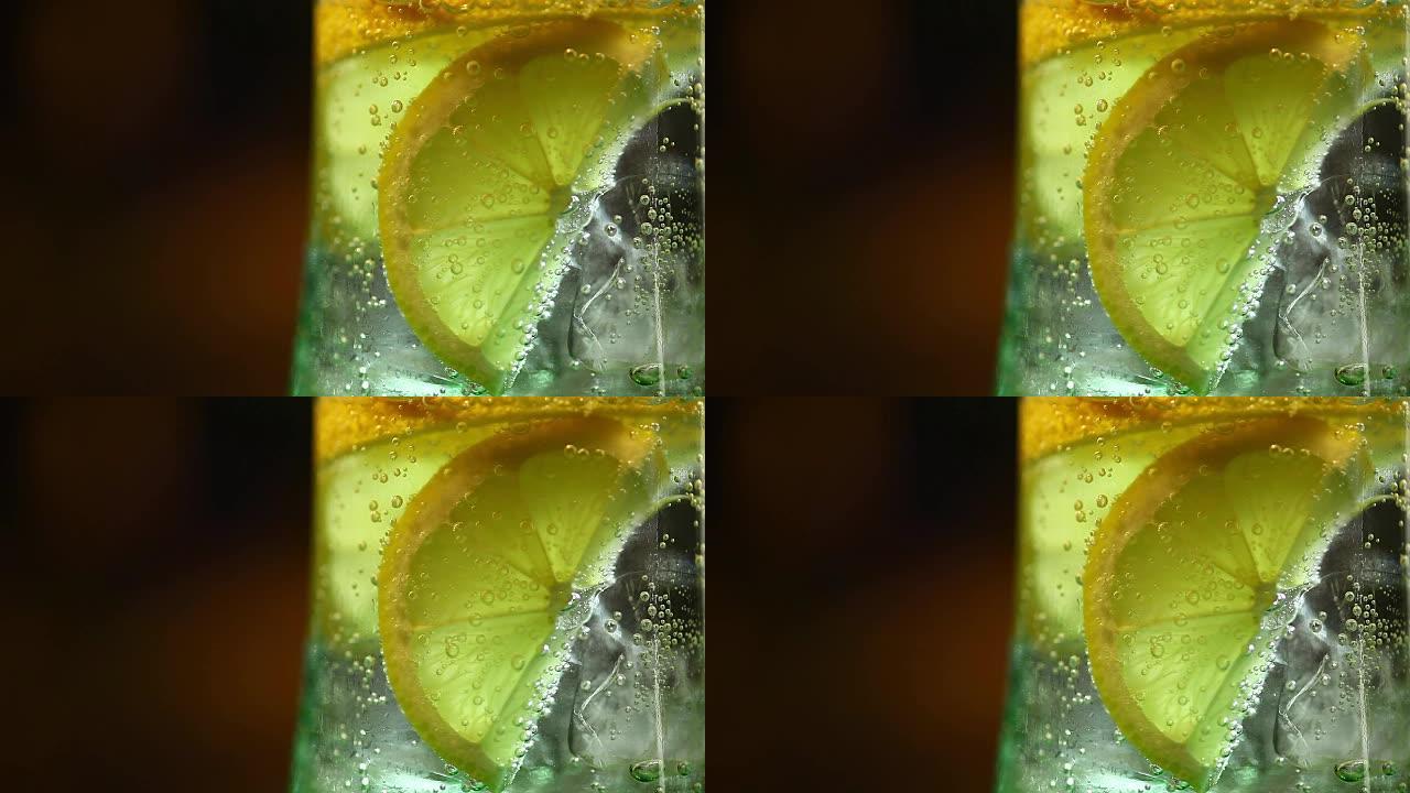 柠檬汽水配绿色糖浆