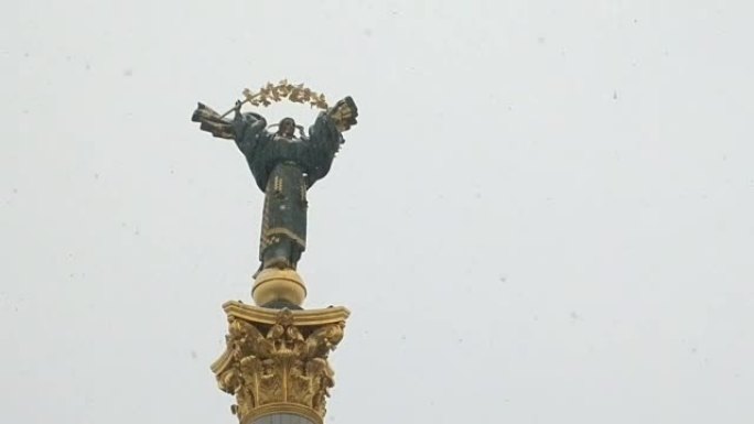 独立广场的独立纪念碑。乌克兰基辅
