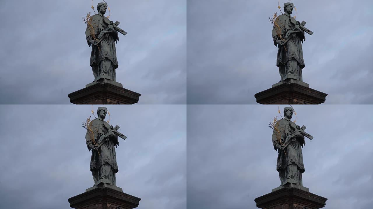 布拉格查尔斯桥上的雕像