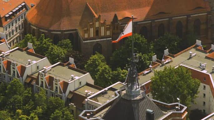 Rotes Rathaus大楼顶部的柏林国旗鸟瞰图