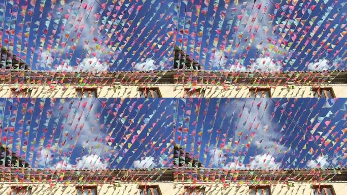 中国云南香格里拉古城的祈祷旗装饰