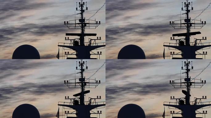 渡船雷达被一组天线包围，日落