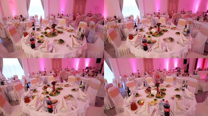 高档餐厅的专业服务人员为婚礼当天制作的优雅餐桌。