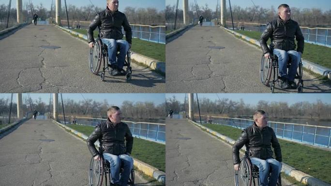 残疾人坐轮椅到海边的堤岸，写真
