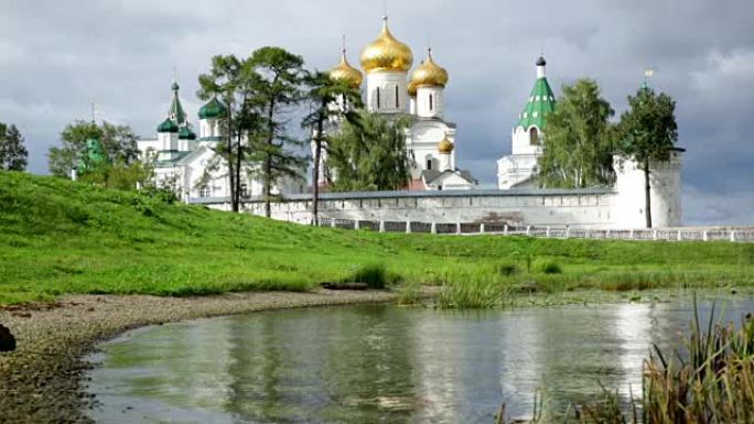 男性伊帕季耶夫斯基修道院