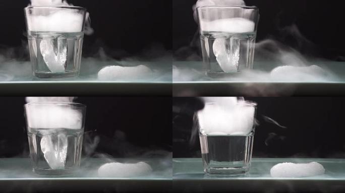 在一杯水中加入干冰
