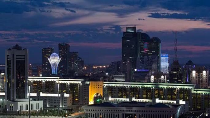 市中心和中央商务区的高架夜景，哈萨克斯坦，阿斯塔纳
