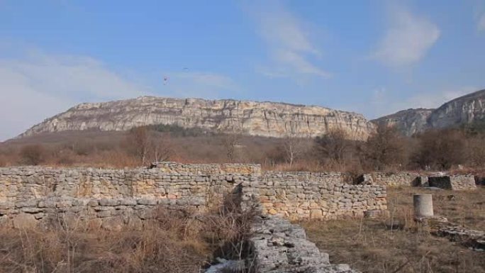 保加利亚马达拉悬崖下的罗马遗迹。古罗马别墅