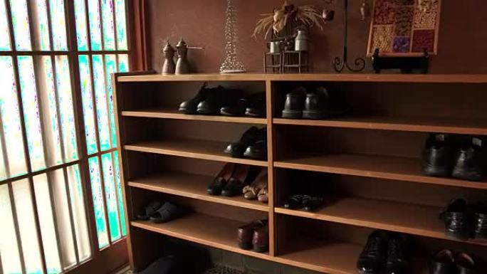 传统亚洲鞋柜。