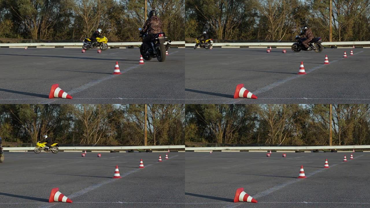 交通锥之间的摩托车驾驶课程Moto Gymkhana摩托车手