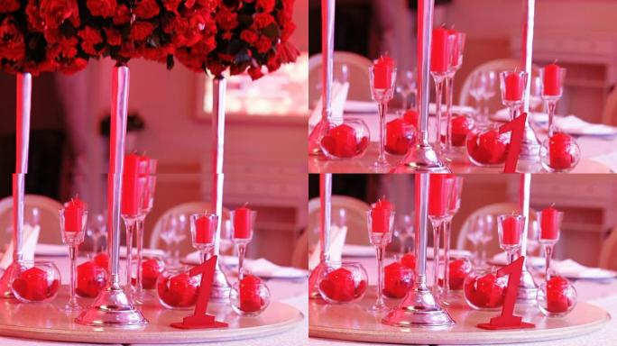 节日餐桌上的红花