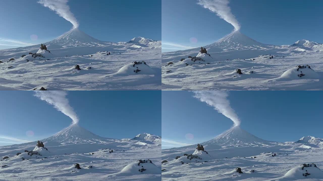 冬季喷发Klyuchevskaya Sopka-堪察加半岛的活跃平流火山