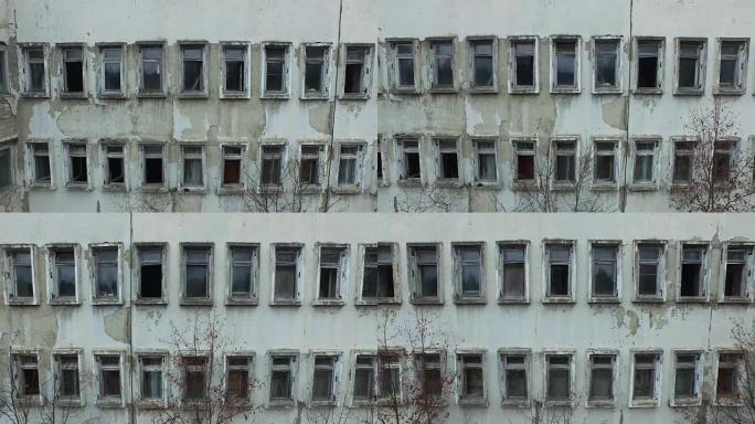 切尔诺贝利禁区内废弃的办公楼。
