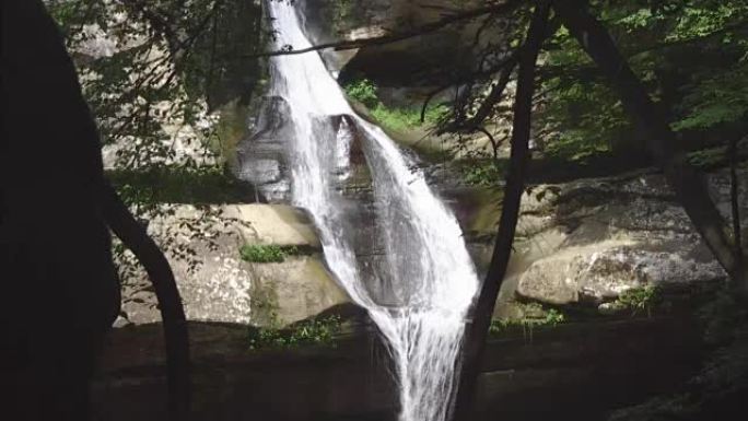 美丽的俄亥俄州瀑布: 循环