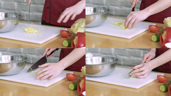 男人用手在白板上用刀切白菜。慢慢地
