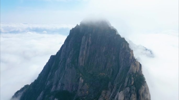 安徽省黄山风景区山峰云海航拍延时风景视频