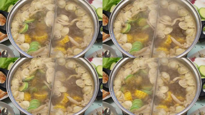 概念火锅亚洲烹饪。水饺、蘑菇和西葫芦煮汤