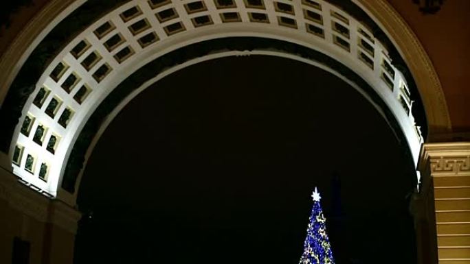 圣诞节晚上在圣彼得堡的总参谋部拱门