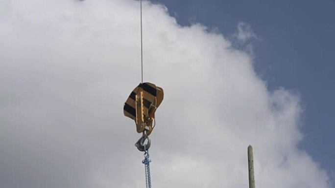 法国马赛建筑工地上的起重机钩