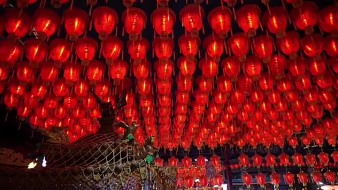 千个中国红灯笼的高清视频。点亮灯来庆祝中国新年。台湾寺庙美丽的夜景