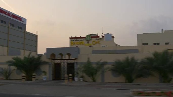 迪拜城市日落天空之路旅行侧窗4k阿拉伯联合酋长国