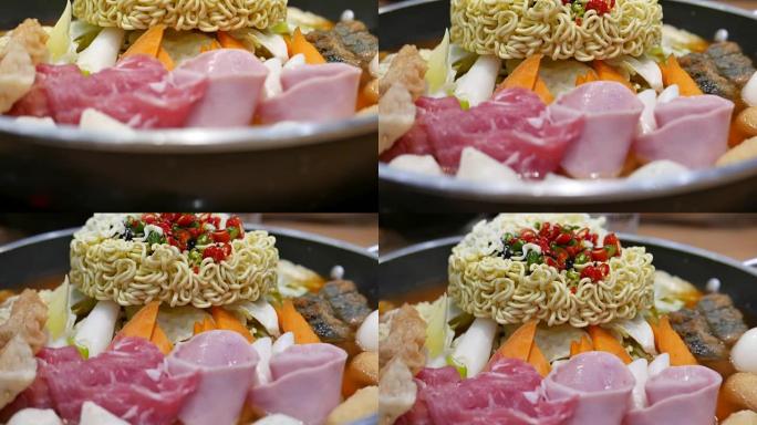 韩国火锅是融合了美国风味的韩国菜