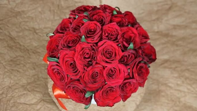 红玫瑰圆形花束浪漫转折