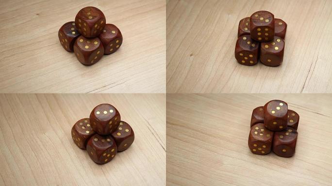 木骰子立方体在旋转的桌子上