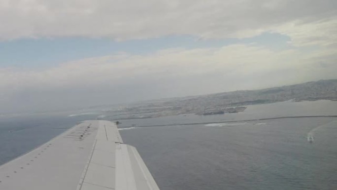 从石垣岛起飞的飞机上鸟瞰图。