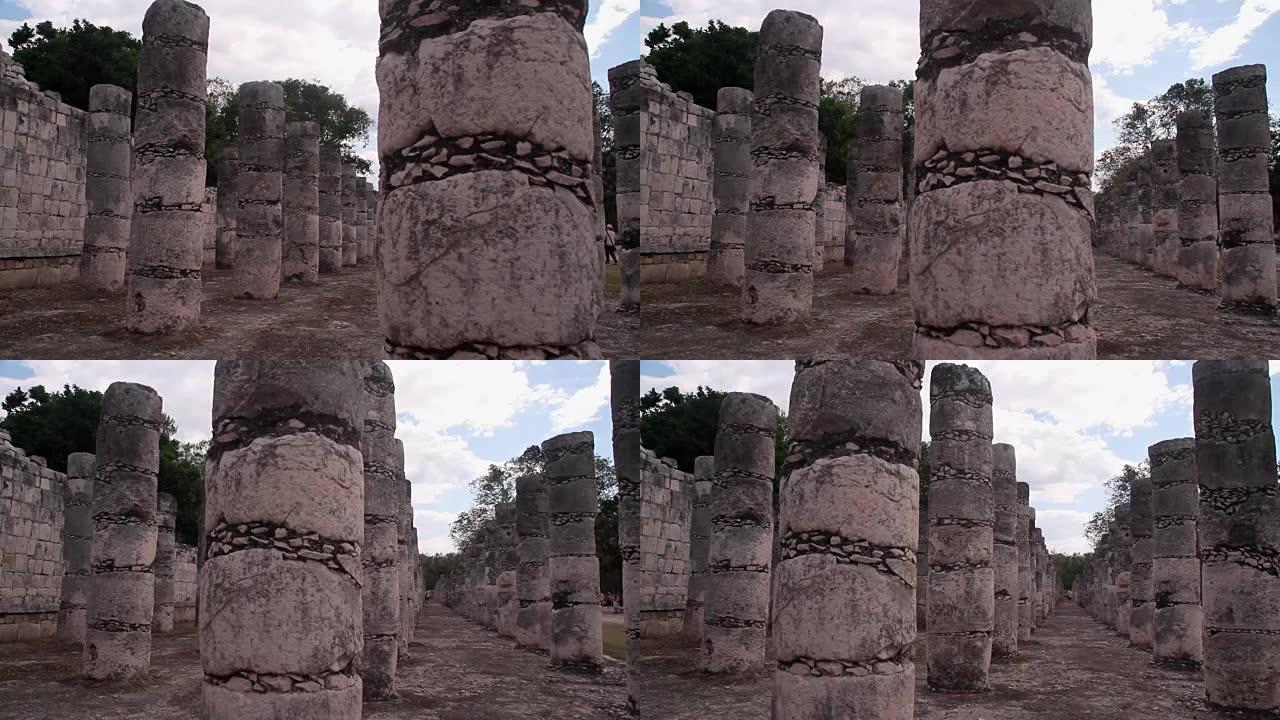奇琴伊察 (Chichen Itza) 的一座战士神庙前的一组圆柱