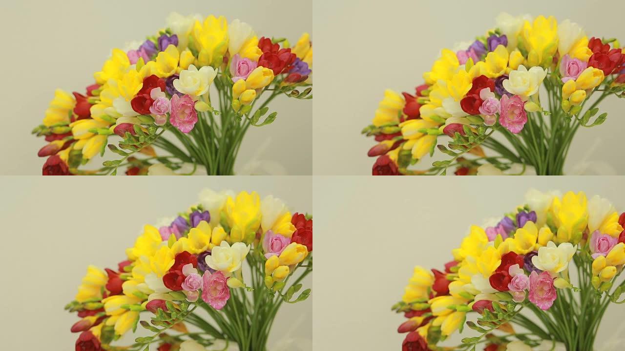 花瓶里的五彩小花